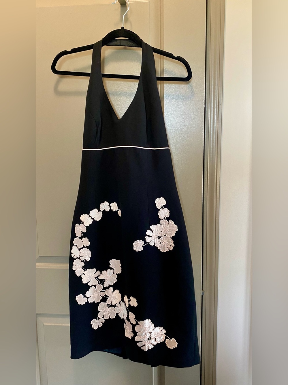 Y2K Maggy London  Halter Dress. Beautiful pink floral appliqués Size 10